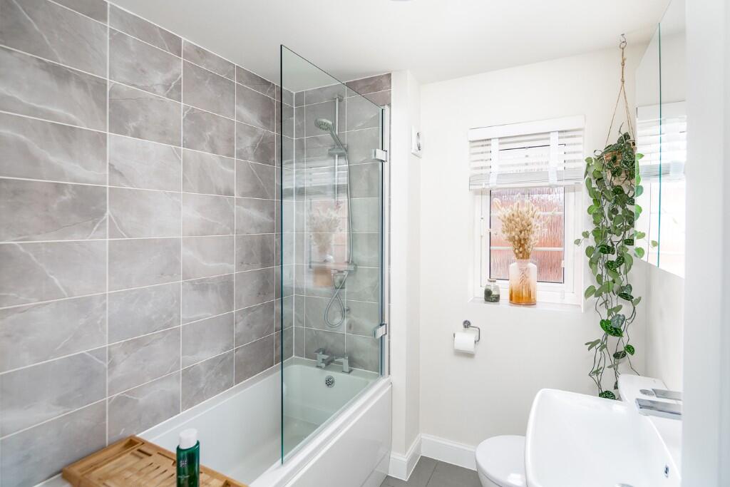 1st Floor Bathroom
