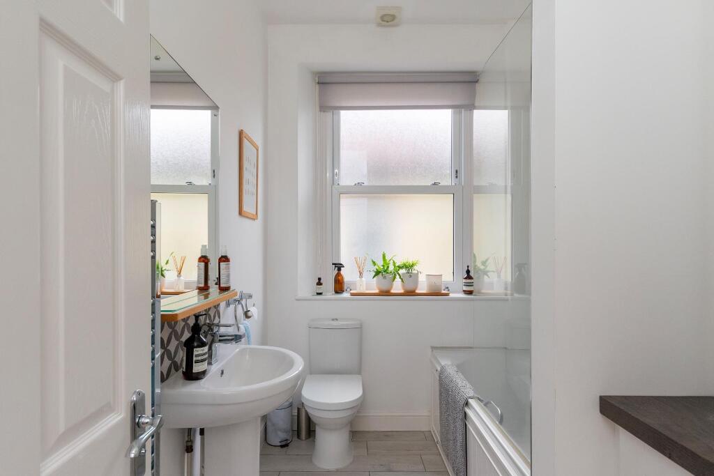 F1F0F1CRSA - Bathroom D.jpg