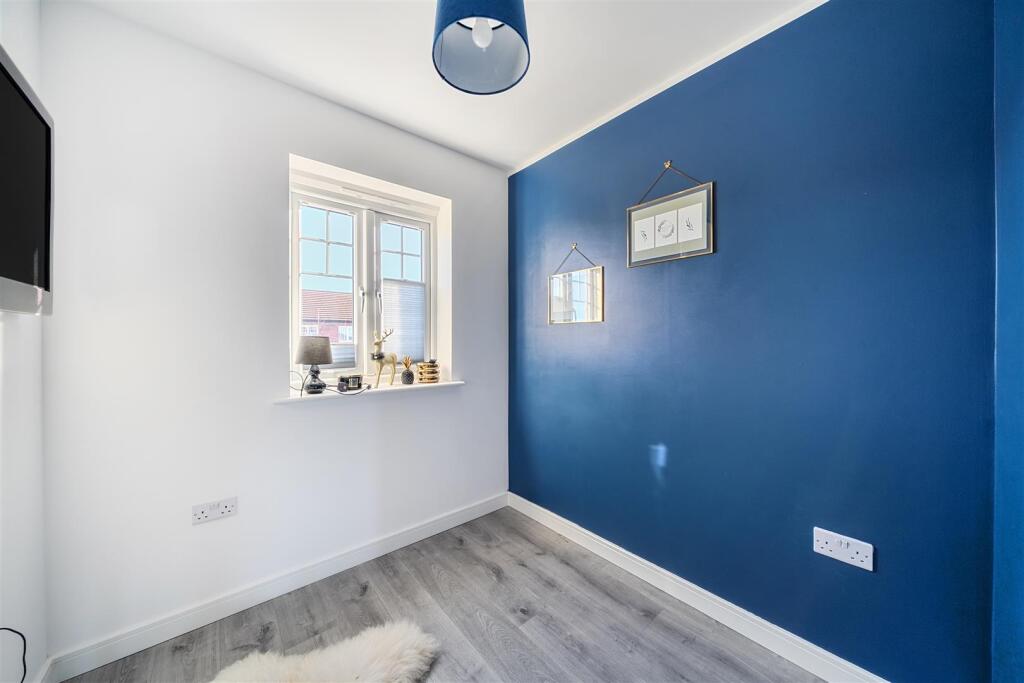 32 Ripon Way (3).jpg