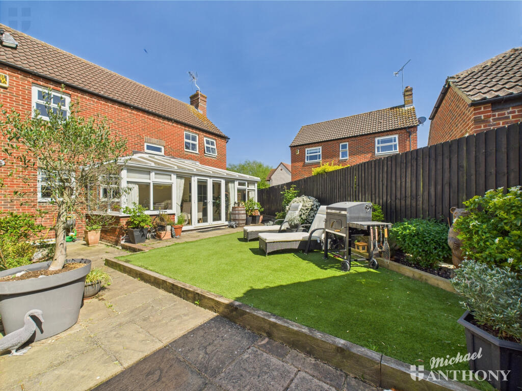 CAM03218G0-PR0626-STILL022