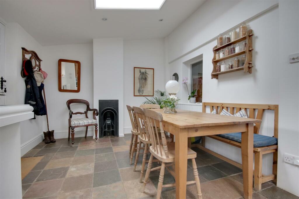 Kitchen 3.jpg