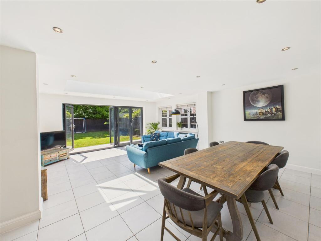 Living / Dining Areas