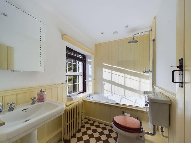 En-suite to Bedroom 2