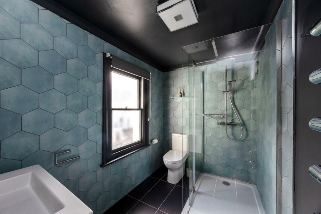 bathroom (1).jpg