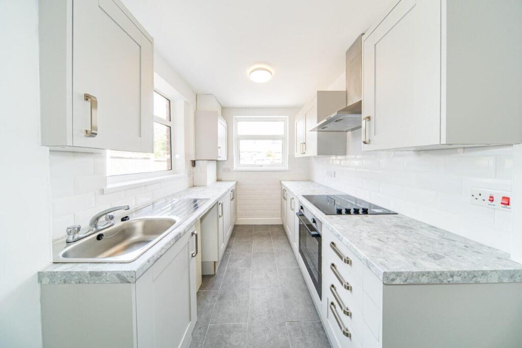 67 Mollington kitchen.jpg