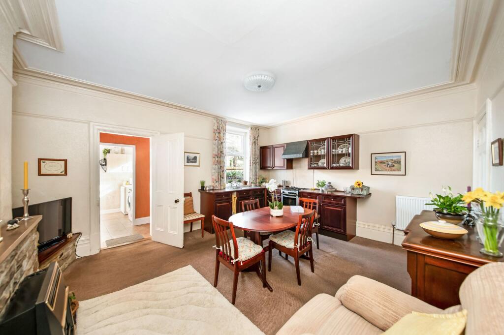 OPEN-PLAN DINING KITCHEN