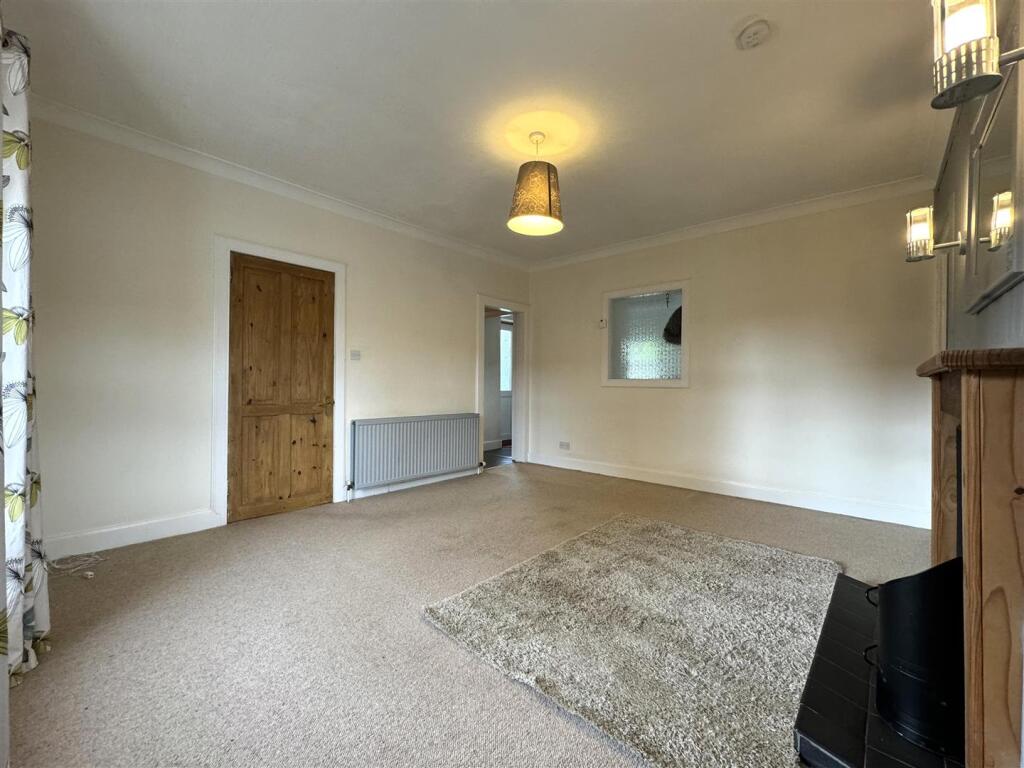 FAMILY ROOM 2.JPG