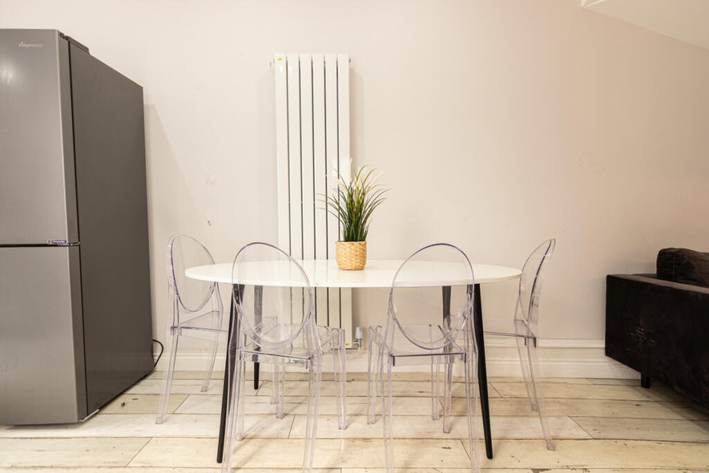 20HR Living Area / Kitchen