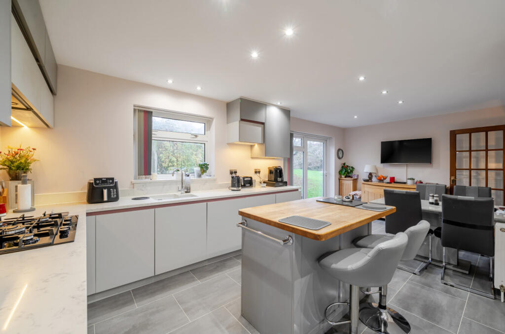 1385869-3-692d9db...