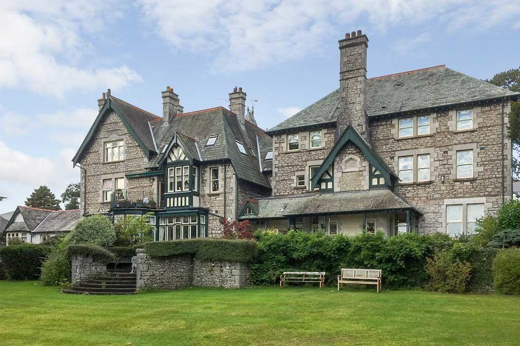 Front aspect of B...