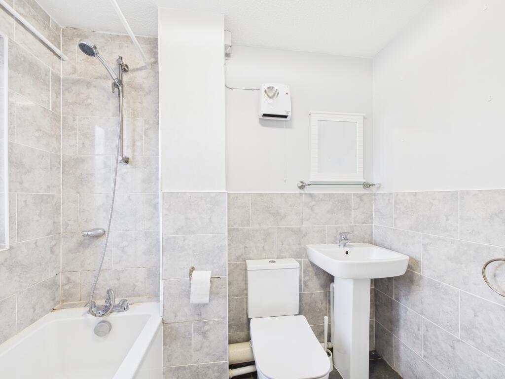 Bathroom2.jpg