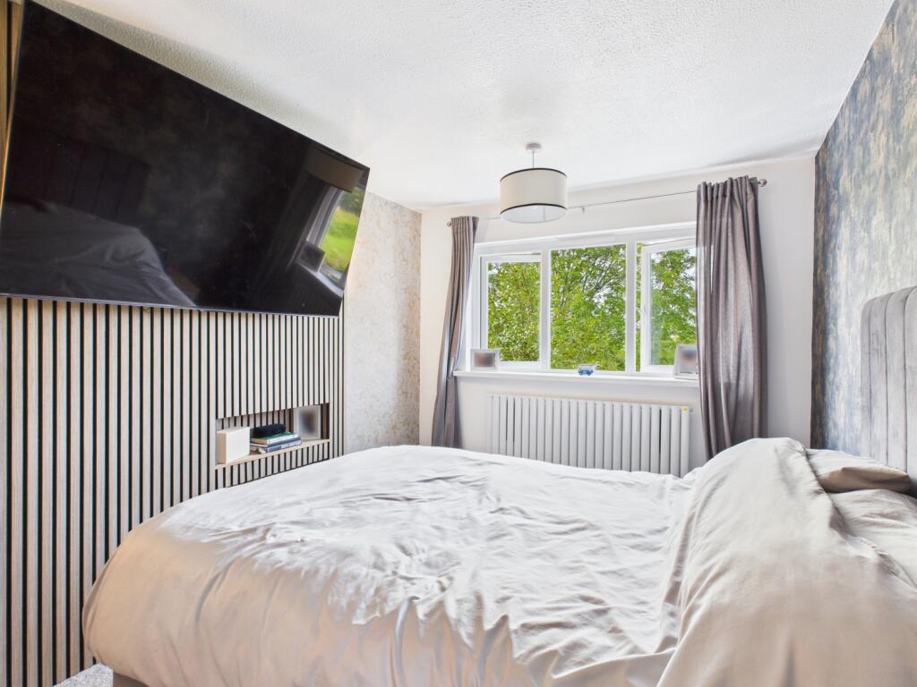 CAM03729G0-PR0063-STILL010