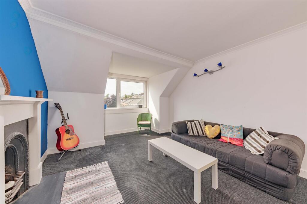 11 West Park Road Dundee-18.JPG