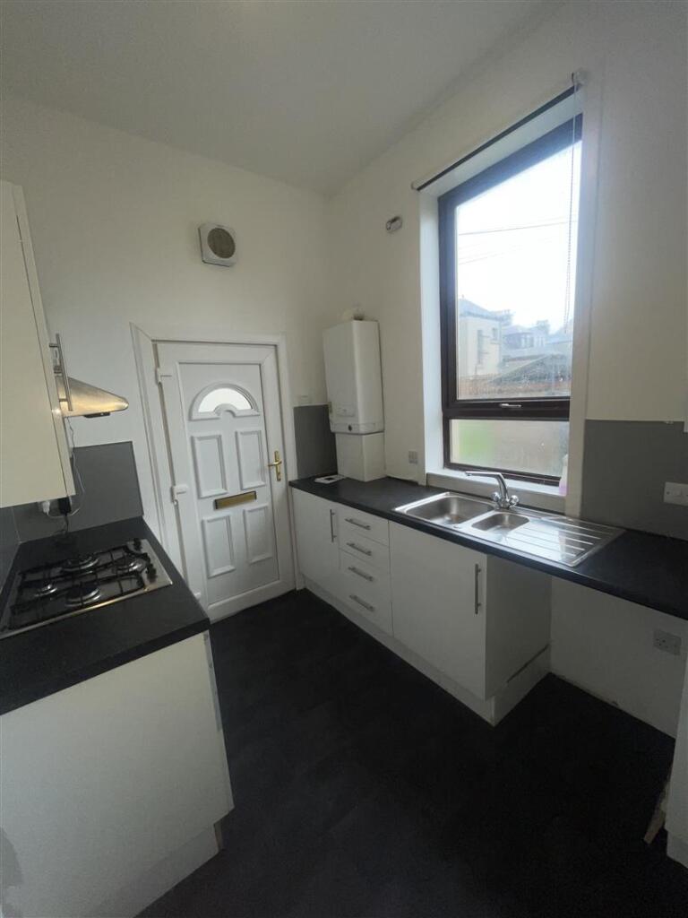 4a Moorpark Road East Kitchen.jpeg