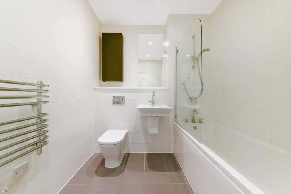 Bathroom - Camellia
