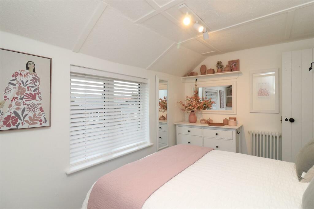 bed 2,3.JPG