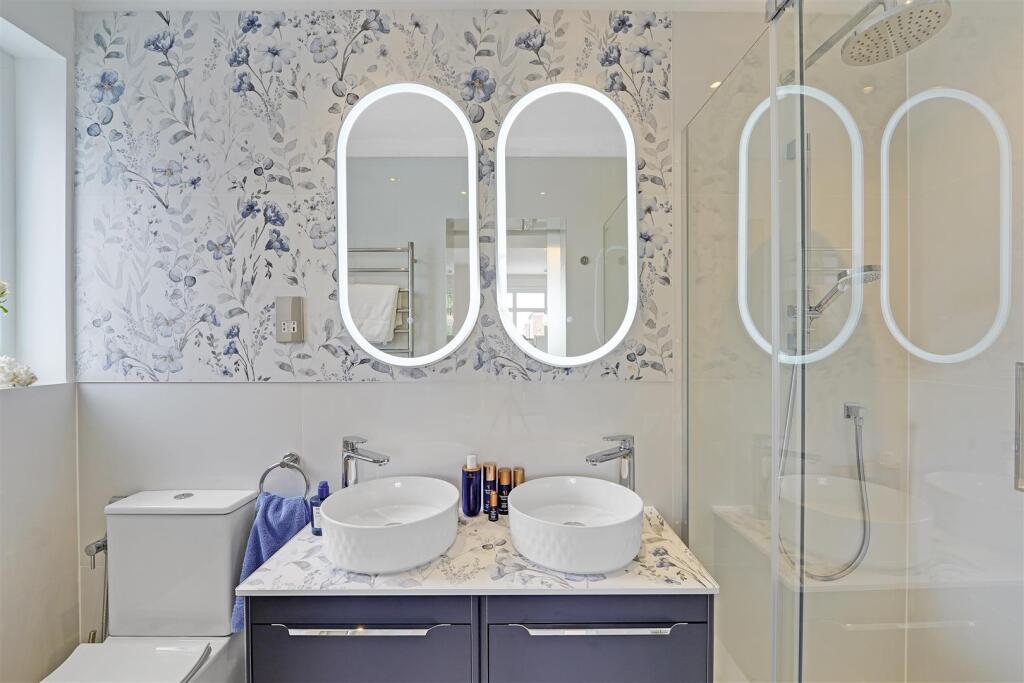 11-a64983629-AP-J2IZ6V-9 Vallis Way-29.jpg