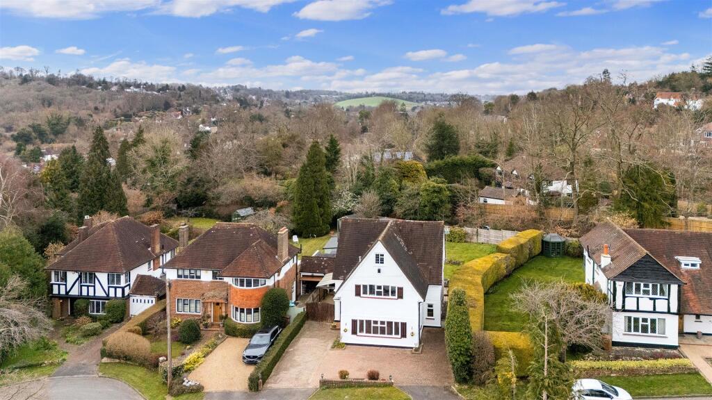 STAGBURY CLOSE, 9 DRONE  (3).jpg