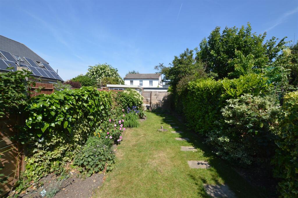 40 Hounslow Road gdn.JPG