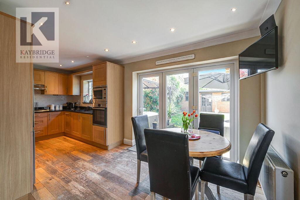 Stoneleigh Park Road, Epsom