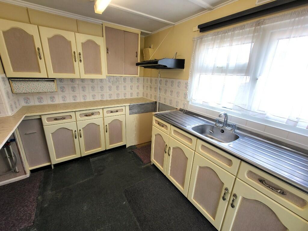 11' Fitted Kitchen 