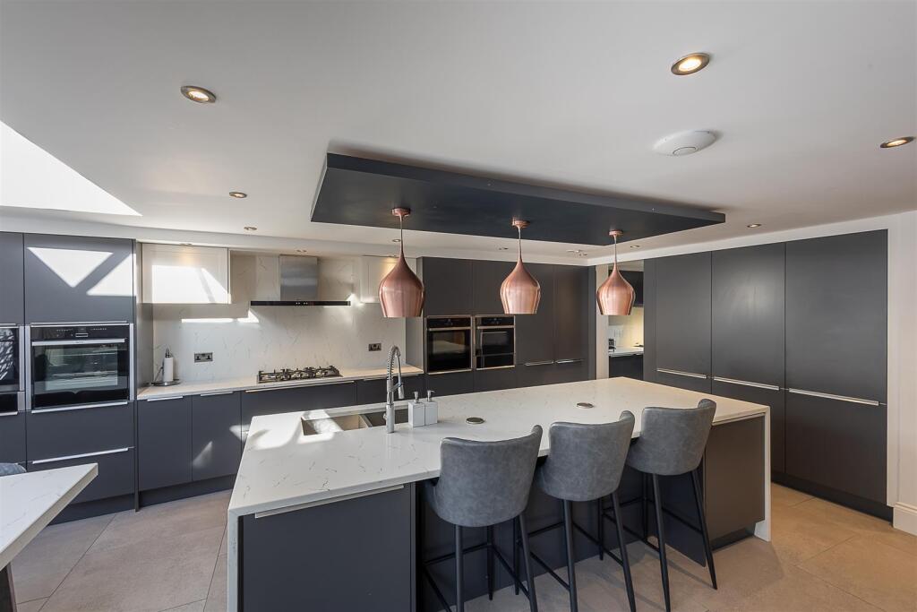 Open Plan Kitchen/Diner &amp; Living Space