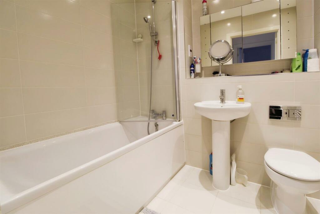 4e0cf3f9-bath.JPG