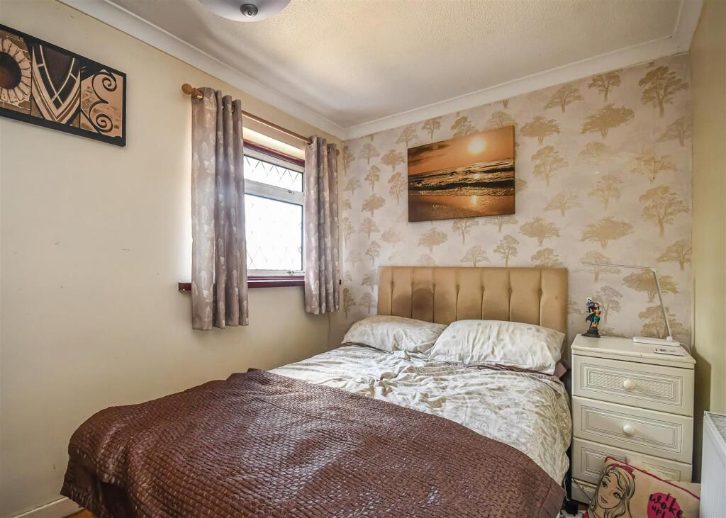 25 Foley Grove-Bedroom 1.jpg