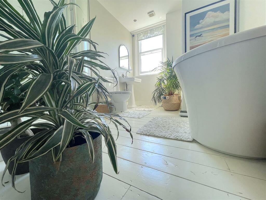 Bathroom (3).jpeg
