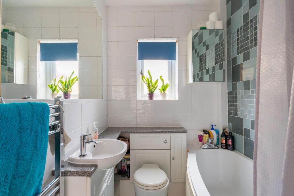 G1FPRBN - Bathroom C.jpg