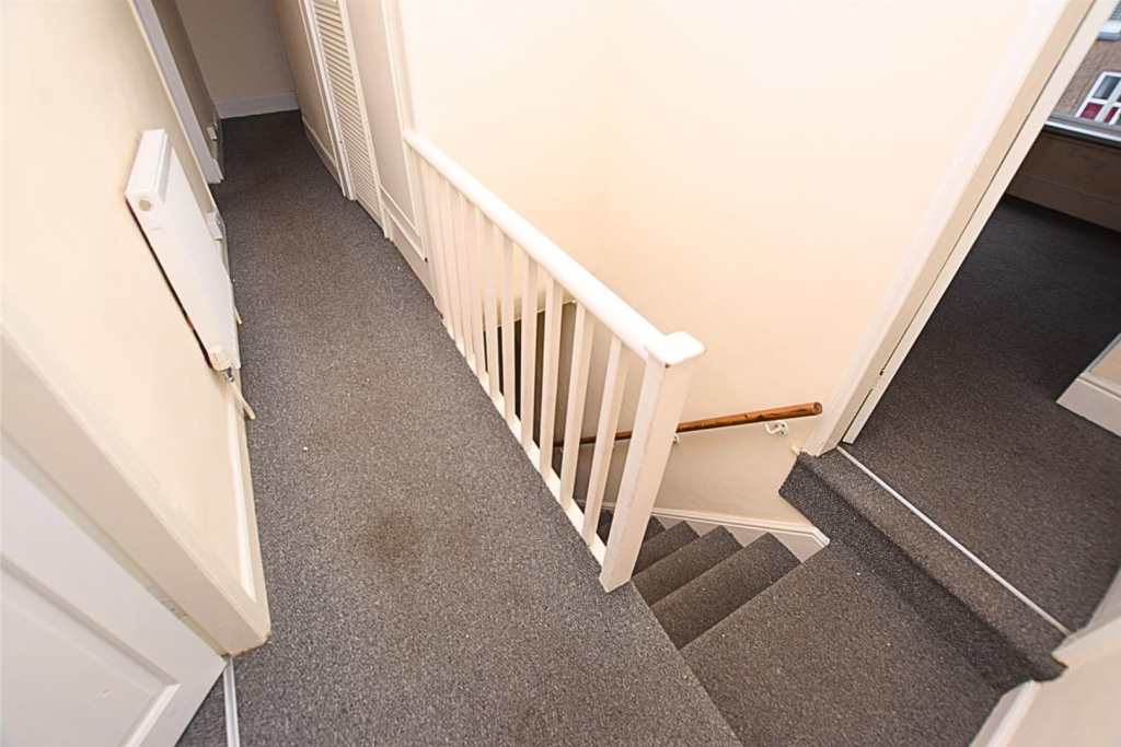 FIRST FLOOR LANDING