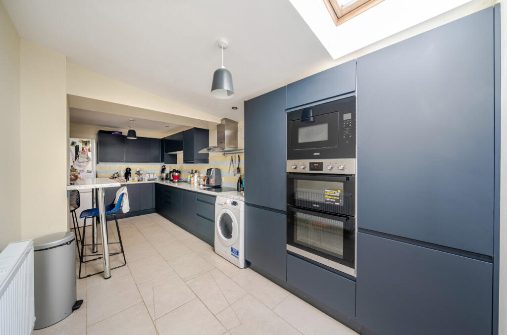 1348934-7-68b9aa4...