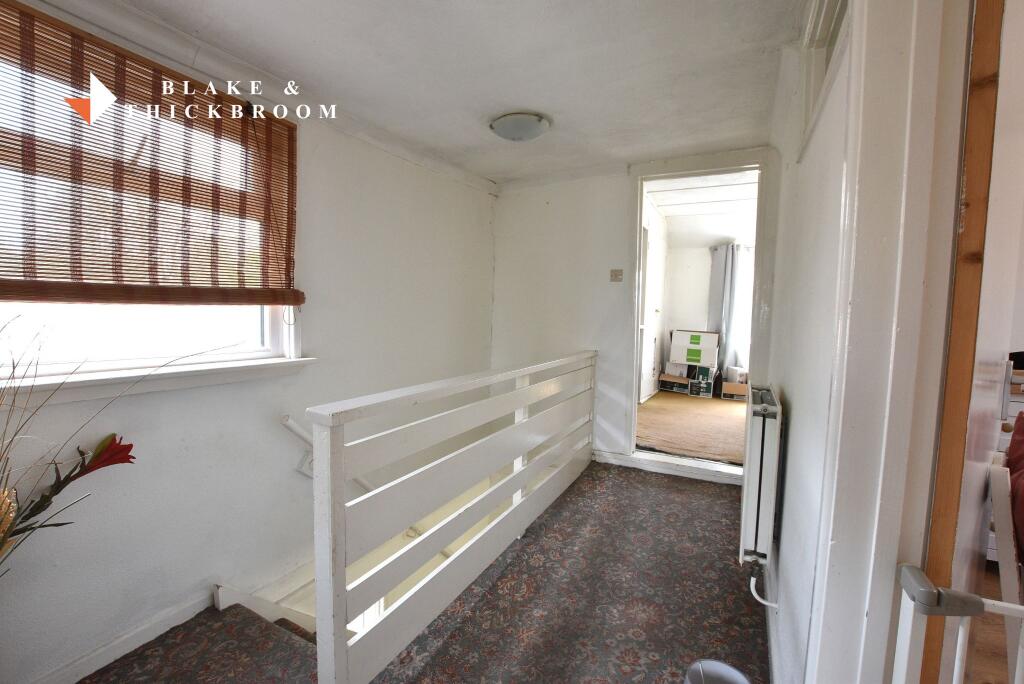 FIRST FLOOR GALLERIED LANDING