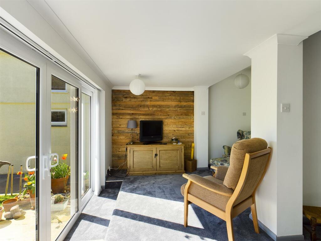 Sitting room rear.jpg