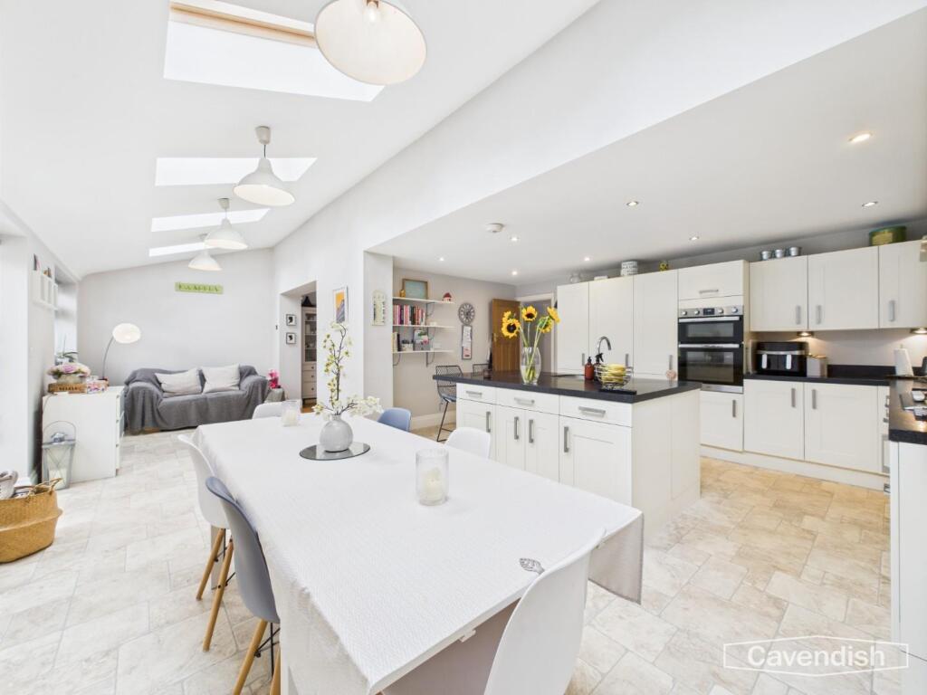 KITCHEH/BREAKFAST/FAMILY ROOM