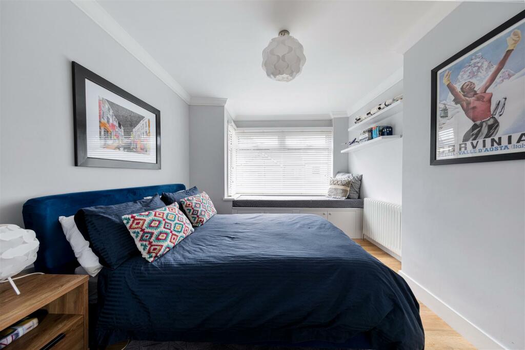 92 Cavendish Drive, E11
