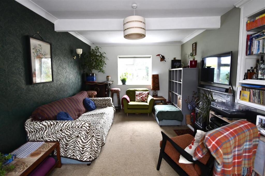 LIVING/DINING ROOM