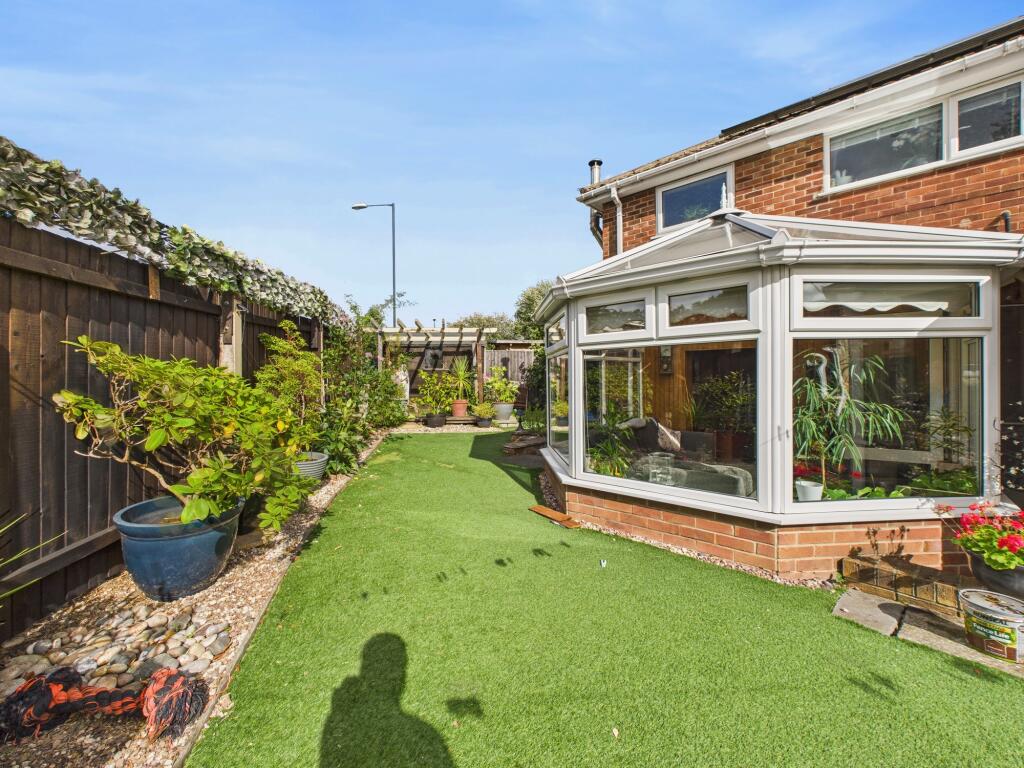 CAM04825G0-PR0179-STILL021