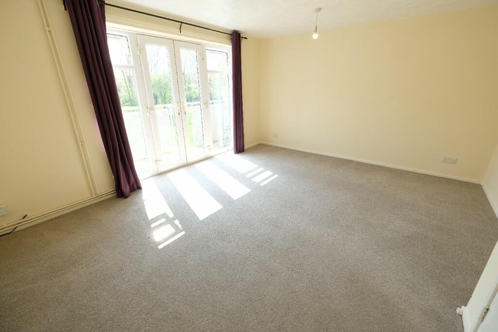 SITTING/DINING ROOM
