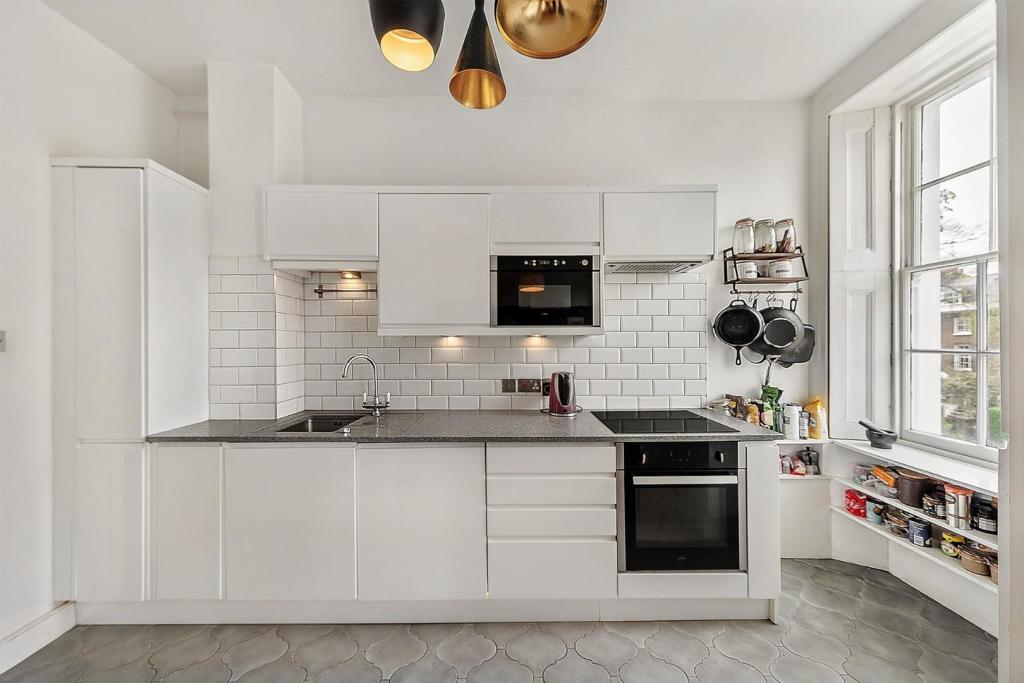Kitchen (2).jpg