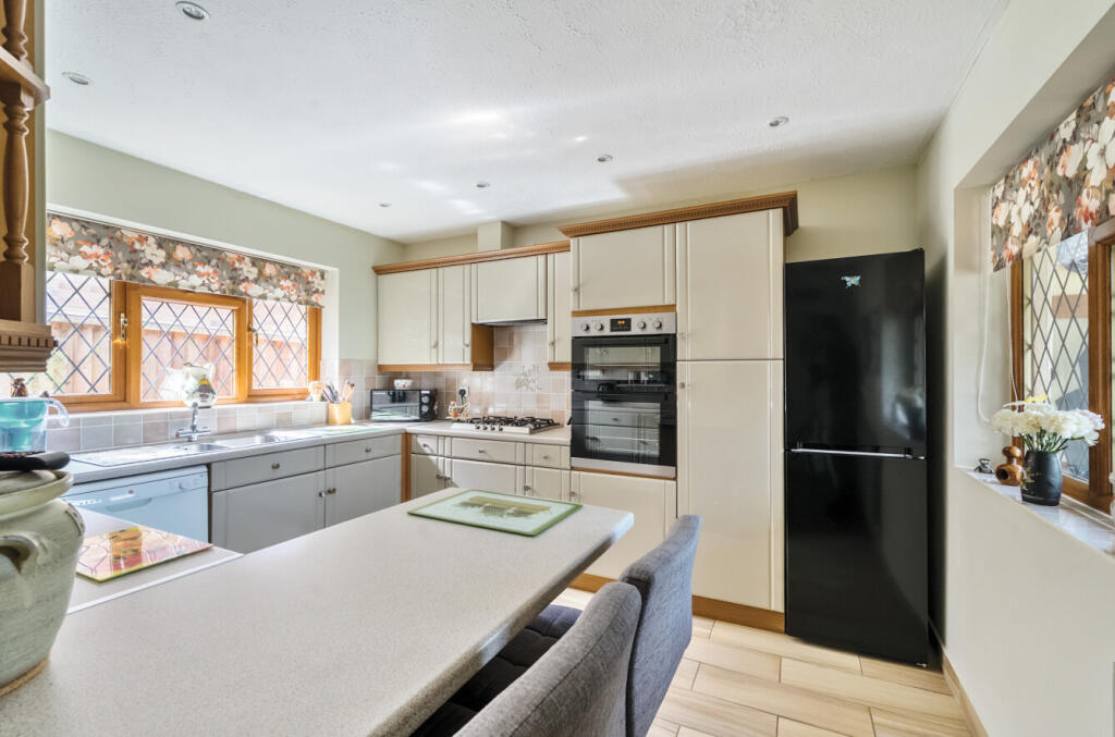 1297252-22-6836de...