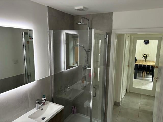EaveBath2.jpg