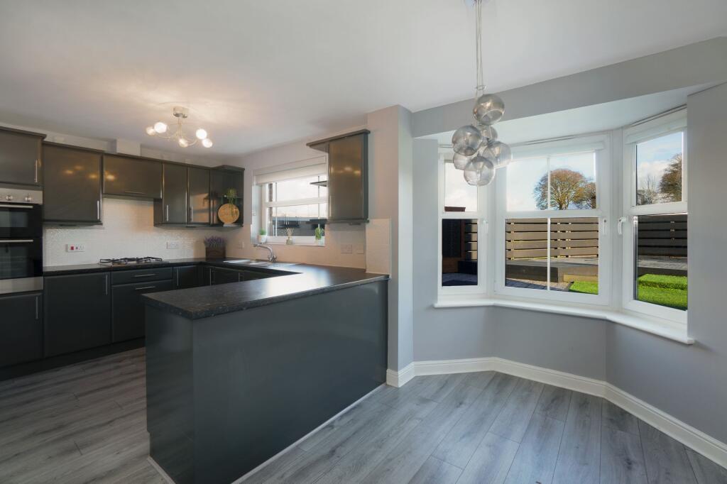Open plan dining room and kitchen