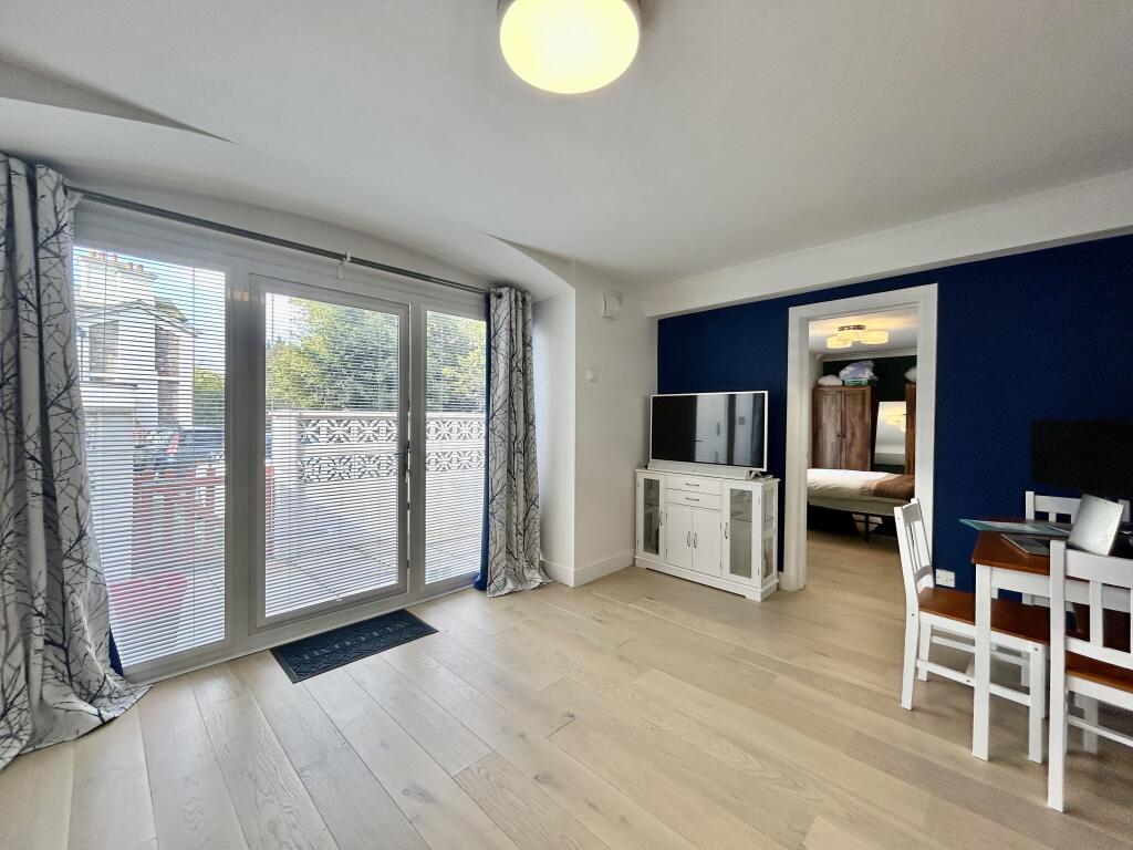 Lounge:Dining Room.