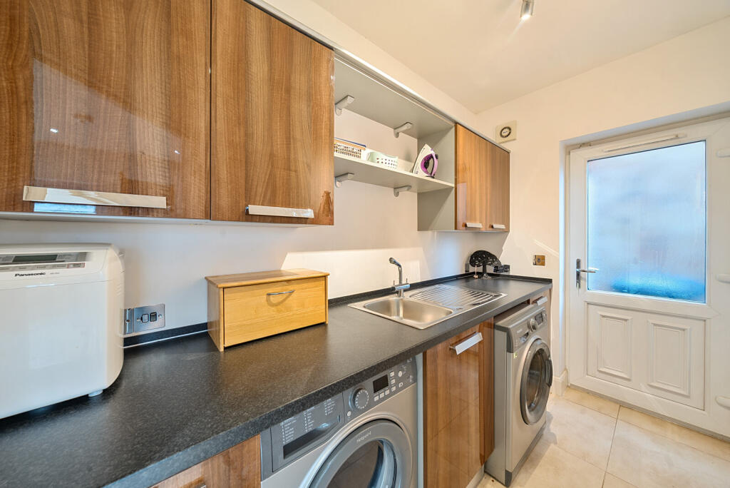 1294618-28-682dd6...