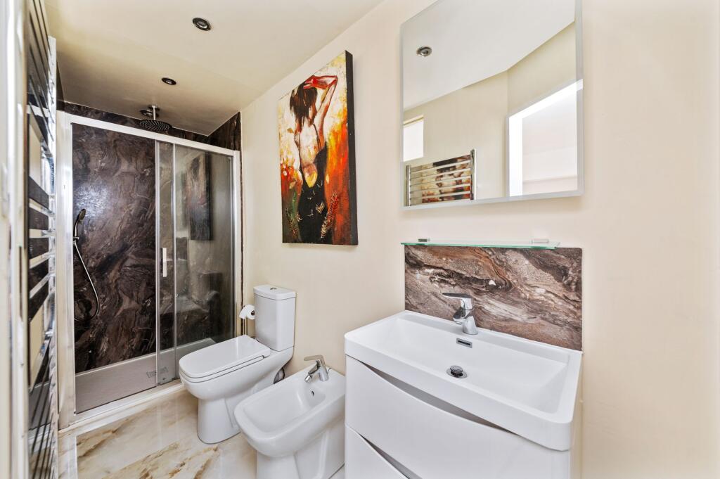 BEDROOM ONE EN-SUITE