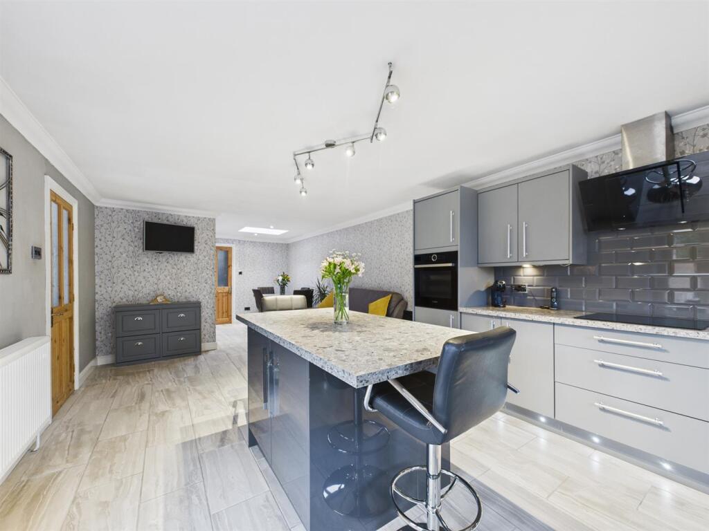 Open Plan Kitchen/Dining/Living Area