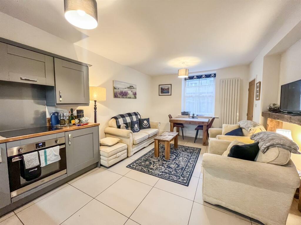 Open Plan Living Room &amp; Kitchen