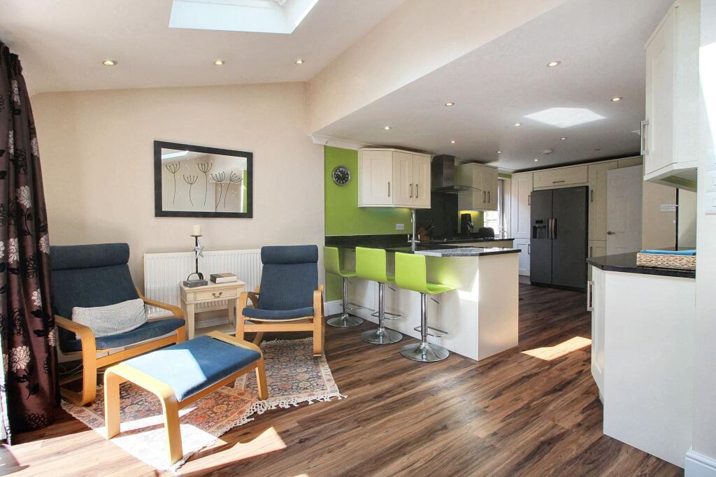 Sun Room/Dining Area