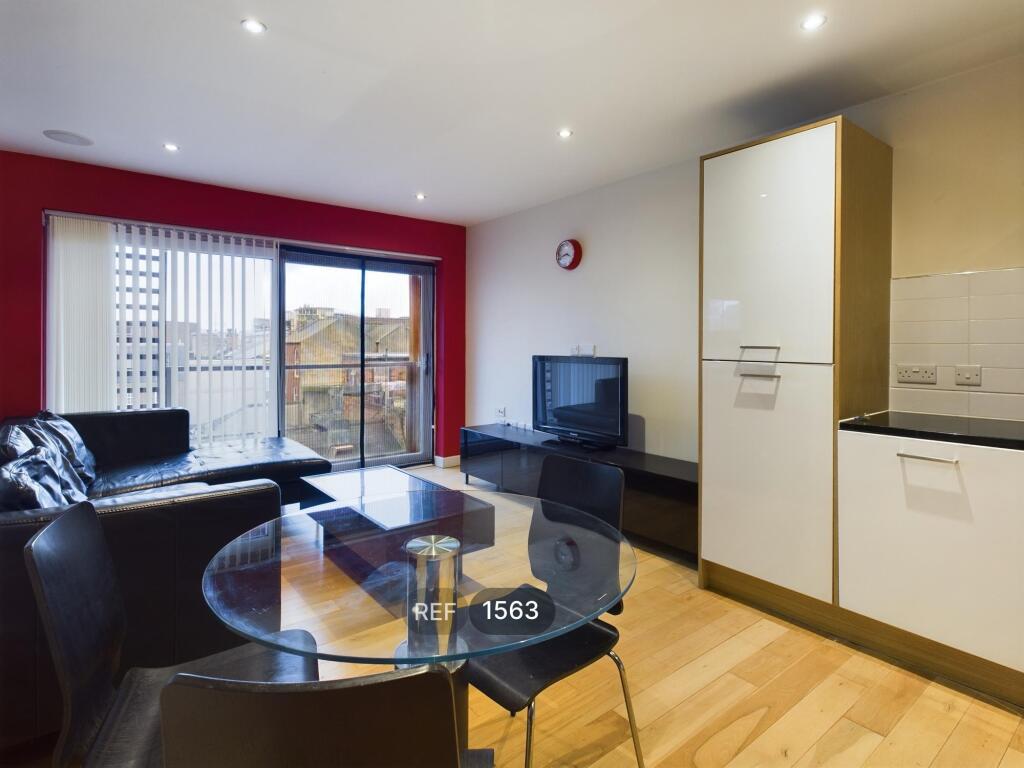 Kitchen &amp; Living area